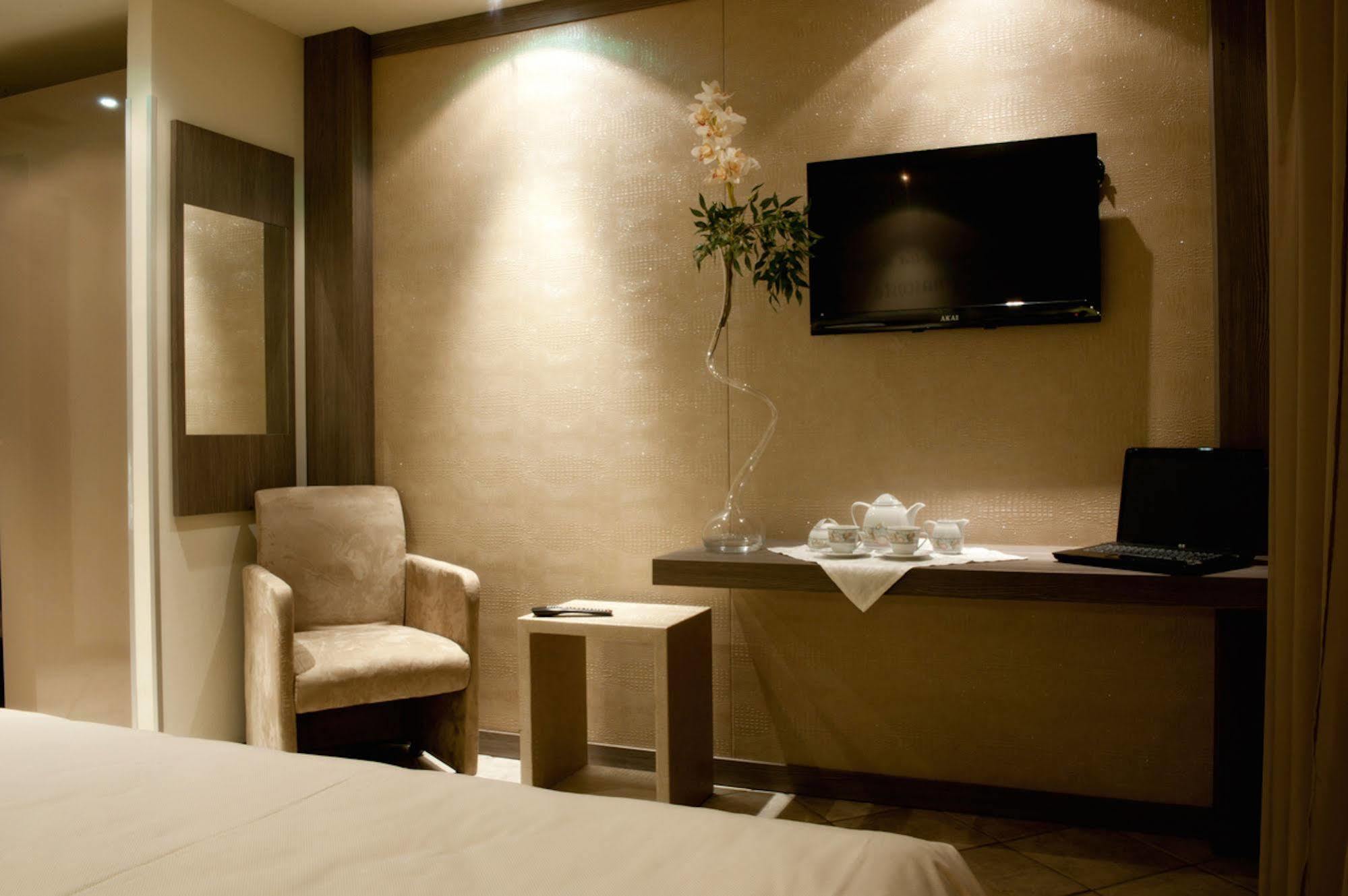 Hotel Due Pini Формиджине Екстериор снимка
