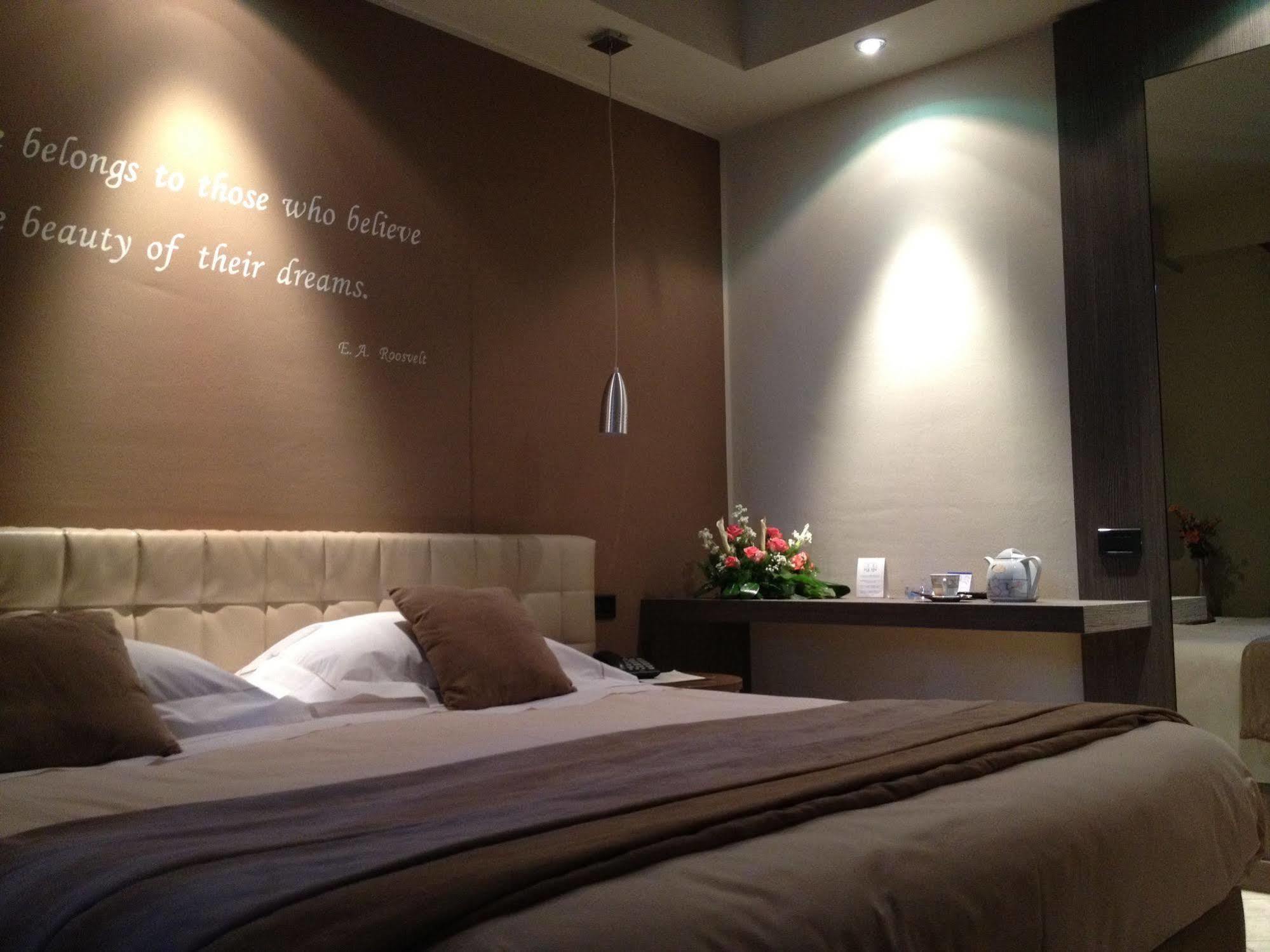 Hotel Due Pini Формиджине Екстериор снимка