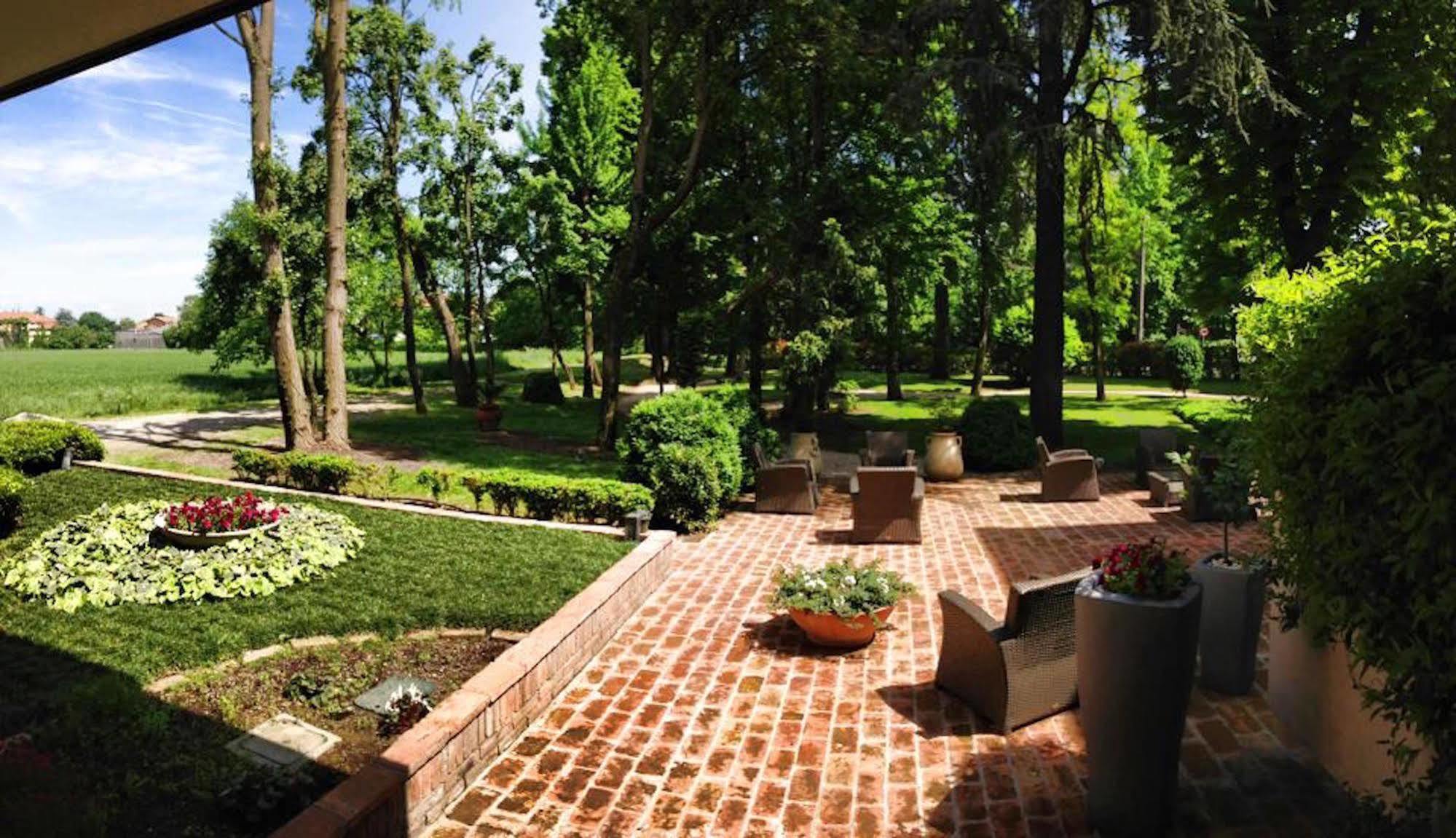 Hotel Due Pini Формиджине Екстериор снимка